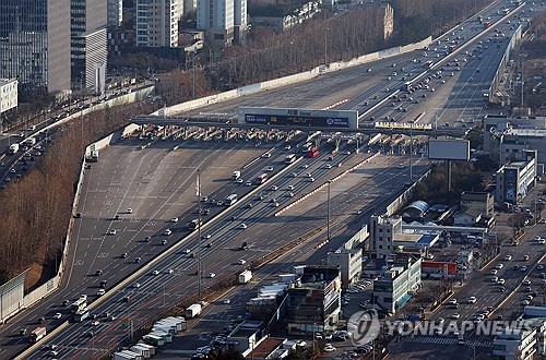 서울 톨게이트 인근 고속도로 현황. [연합뉴스]