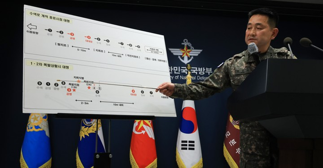 양진혁 합동참모본부 작전부장이 28일 서울 용산구 국방부에서 열린 브리핑에서 ‘비무장지대 지뢰 추정 폭발 사고’를 설명하고 있다. [연합뉴스]