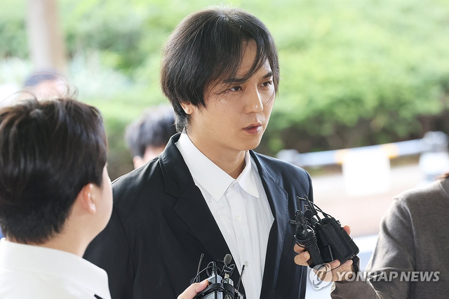 병역법 위반 혐의를 받는 가수 송민호. 연합뉴스