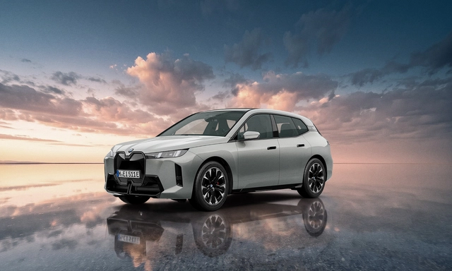 BMW iX x드라이브45 M 스포츠 프로 스페이스 실버 에디션