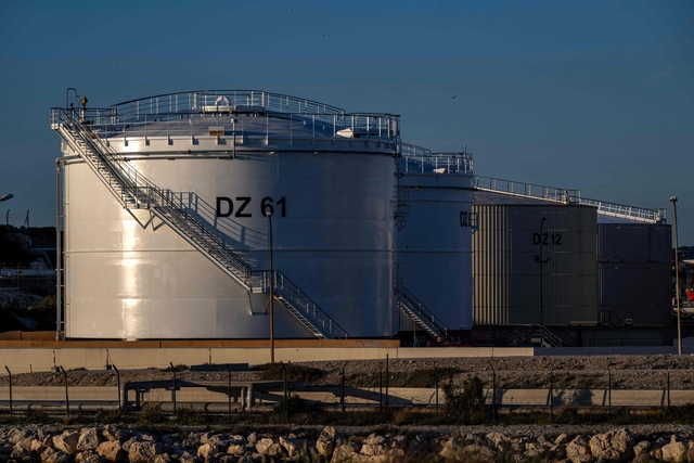 (FILES) This photograph shows a general view of storage tanks at the Lavera oil refinery in Martigues, southern France on March 17, 2026. G7 countries have agreed to release “100 million barrels” of diesel and crude oil from their reserves over the next four months, their leaders said on October 2, 2026. The nations agreed to “a coordinated release through the IEA of 100 million barrels to begin immediately over four months,” they said in a statement released by French President Emmanuel Macron‘s office after talks to coordinate action on fuel prices. (Photo by MIGUEL MEDINA / AFP)
<Copyright (c) Yonhap News Agency prohibits its content from being redistributed or reprinted without consent, and forbids the content from being learned and used by artificial intelligence systems.>