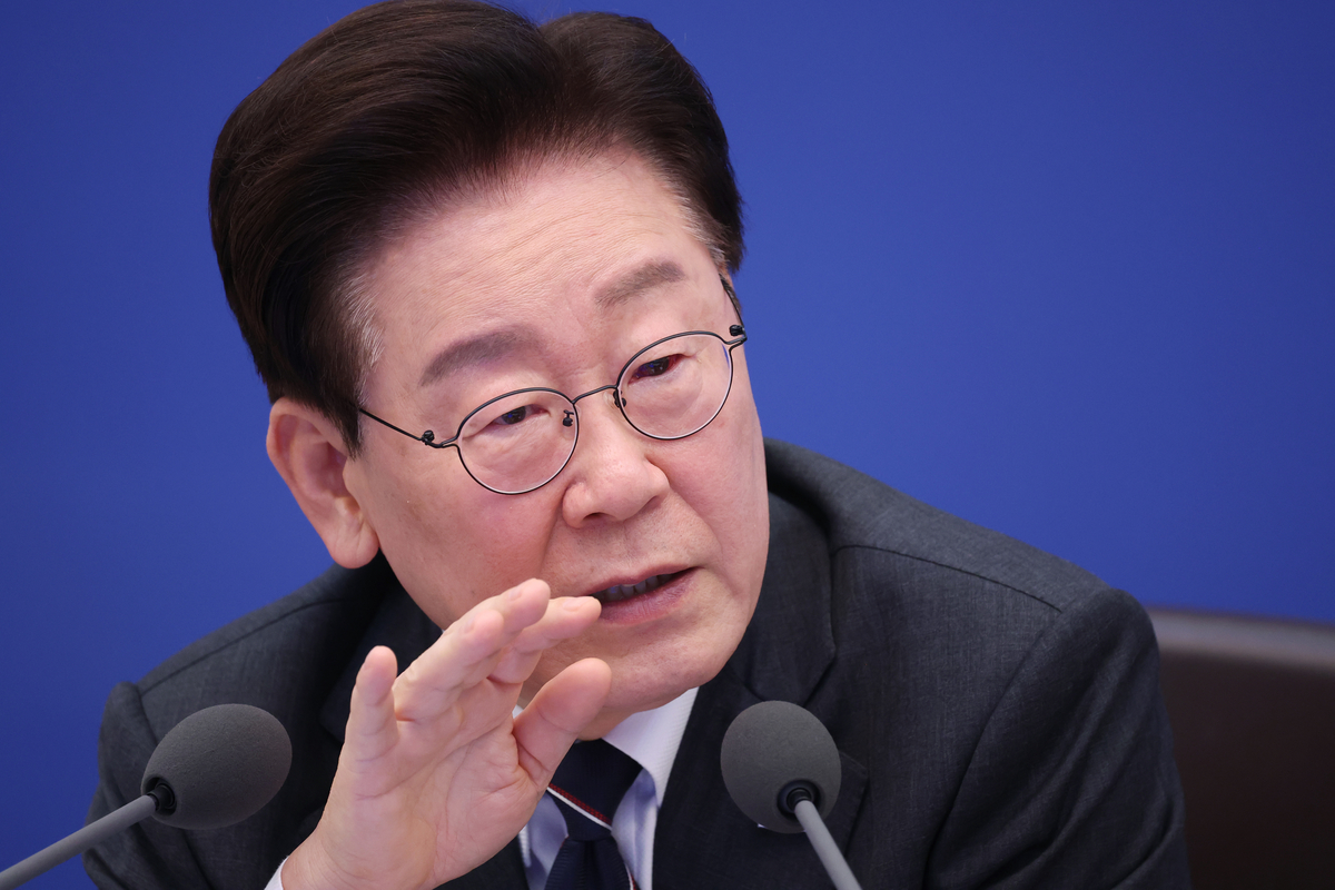 李대통령 지지율 37%…與 35% 현 정부 최저