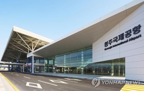 [속보] 청주국제공항 여객기 내 보조배터리서 불…인명피해 없어