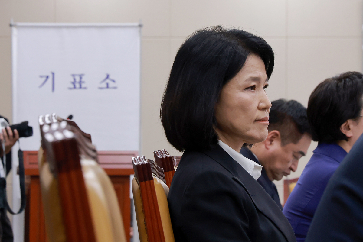 “이해충돌” vs “다수의 횡포”…과방위, 이진숙 방통위 국감 제척안 통과