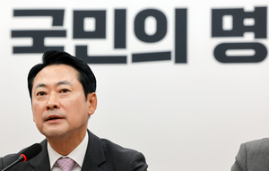 장동혁 “李, 낮에는 골프·밤에는 SNS로 바빠”