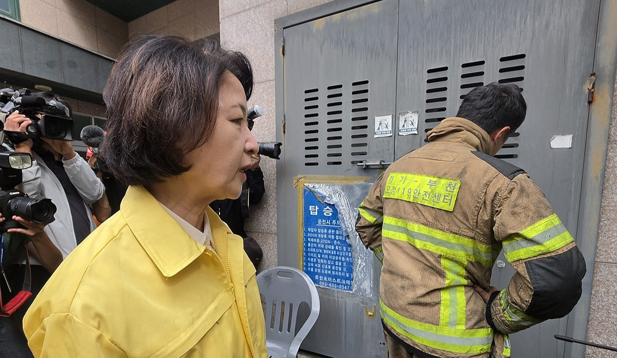 화재 현장선 “최대 지원” 약속… 뭇매 맞은 추미애의 ‘온도 차’ 행보