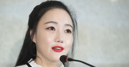 낸시랭, 음주운전 적발 한 달 만에 경찰 출석…조사중