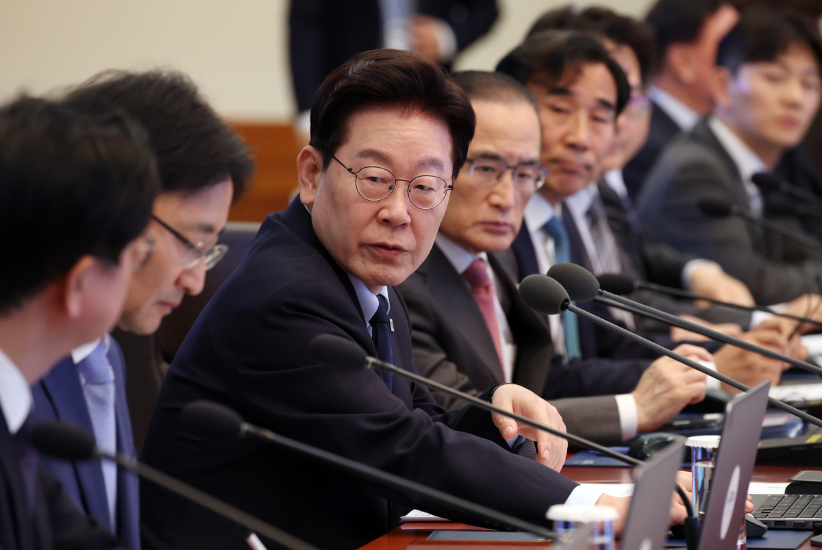 李대통령 “국무회의 전부 비공개 동의못해…말 못하는 국무위원 없어”