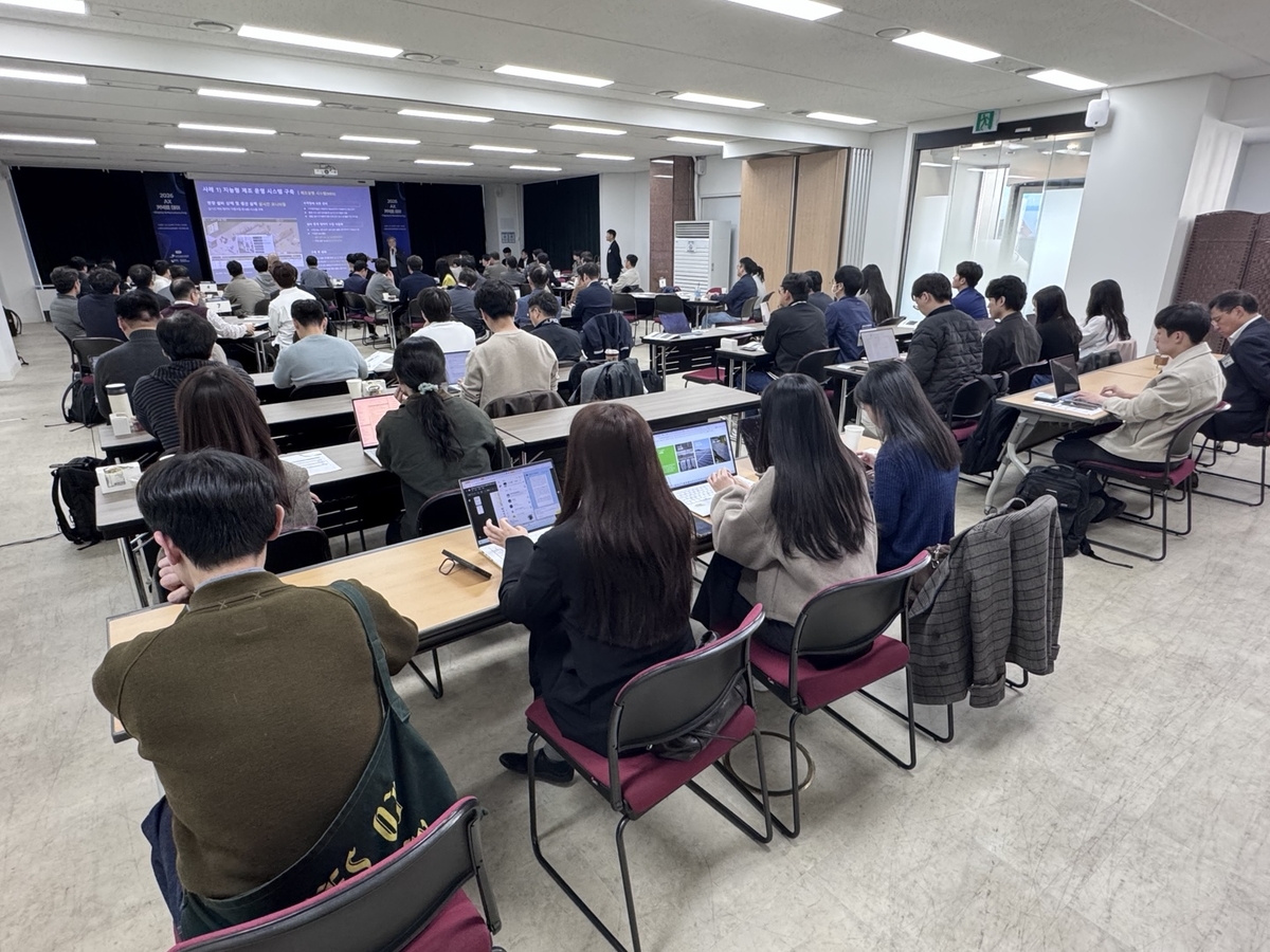 디스플레이 소부장도 AI 전환 속도...제조 현장 혁신 모색 - 뉴스 썸네일 이미지