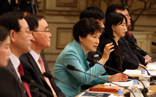 `국가혁신` 업무보고 발언하는 박 대통령