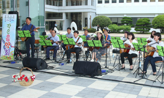 점심시간 `작은 음악회`