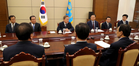 문 대통령, 미중일 특사단 간담회