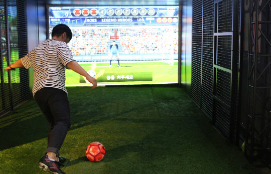 레전드히어로즈, 실제 플레이하듯 … 실내서 즐기는 스크린스포츠