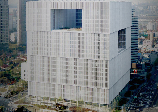 아모레퍼시픽 `어닝쇼크`… 3분기 영업익 36% 하락