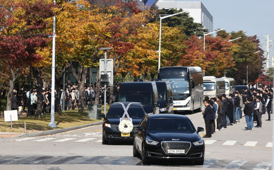 부친 뛰어넘는 업적 이루고… 巨人 이건희 잠들다