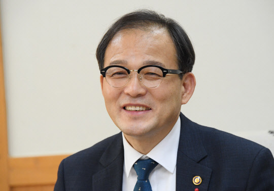 [데스크가 묻는다] 30년 `산림` 한우물… IMF때 노숙자에 일자리 제공