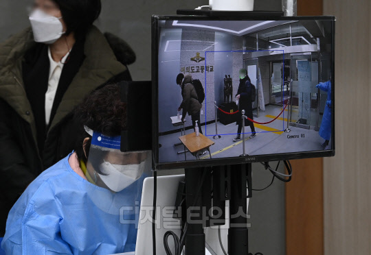 [포토] 코로나가 바꾼 수능날 풍경