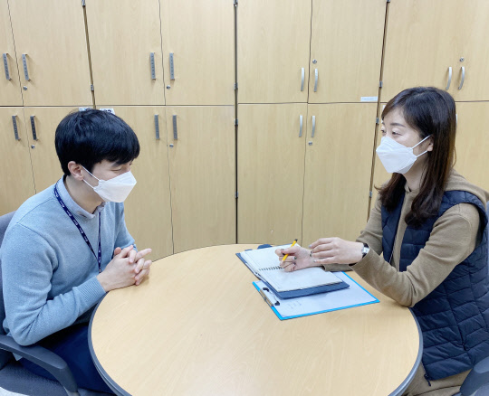 [자치 열전] `혹시 번아웃?` 도봉구, 직원들 스트레스 셀프진단·심리상담 제공