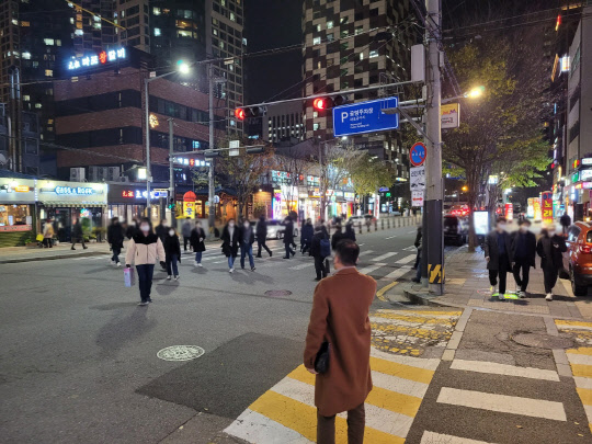 [풀뿌리상권 살려내자] `코시국`에도 오래된 노포들 시끌벅적… 