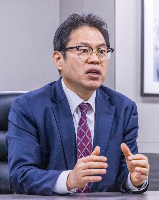 [D파이오니어를 만나다] 한컴헬스케어 이끌다 모회사 맡아 디지털전환·기업문화 혁신에 주력