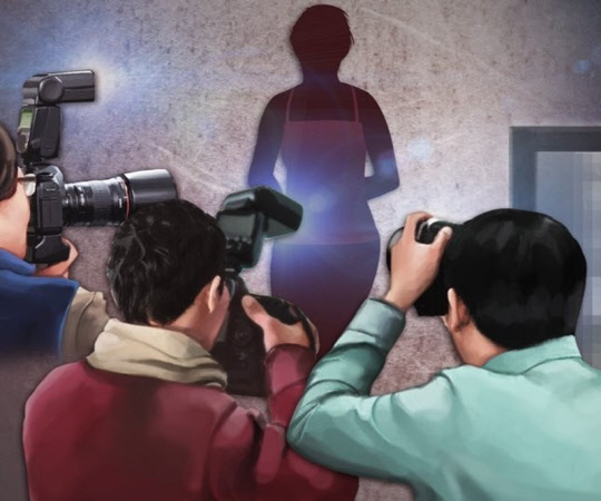 참가비 내고 누드 사진촬영대회? 논란 끝에 결국