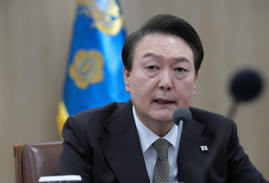 이통 `과점` 깨려는 정부…`제4이통사` 밀어붙인다