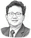 [강현철 칼럼] `공공의 적` 된 의사, 명령과 강압으론 문제 해결 어렵다