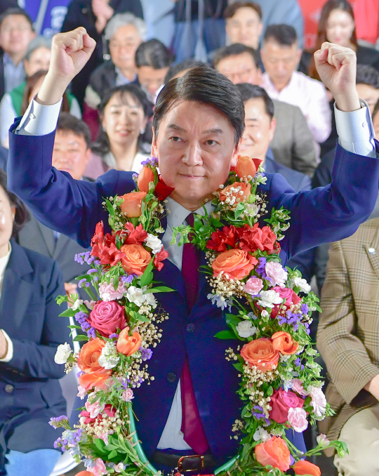 출구조사 뚫은 안철수 