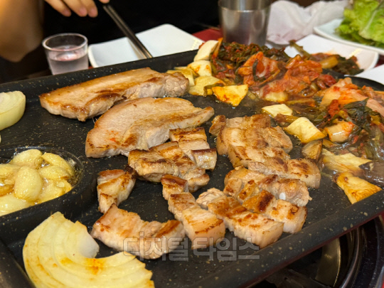 [정래연의 요리조리] 힘들땐 고기 앞으로... 한국인의 소울푸드 삼겹살