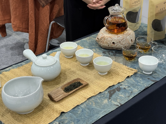 [정래연의 요리조리] 차차 내려 마시는 기다림의 味학 ‘녹차’