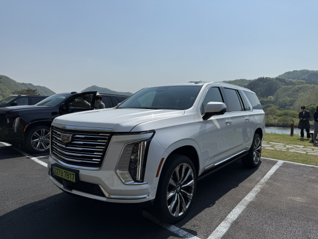 [돈+Cars] 압도적 존재감에 어깨가 으쓱… VIP 의전차 `캐딜락 에스컬레이드`