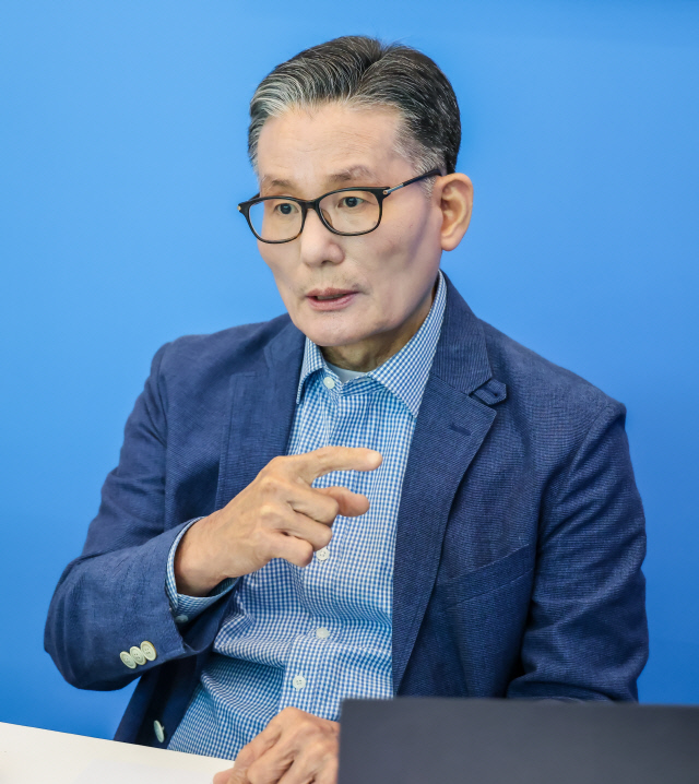 [고견을 듣는다] "김문수, 수구 보수 틀 못벗어… 이준석과 연대가능성 `제로`"